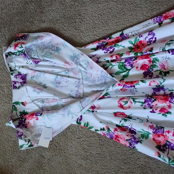 Floral circle skirt midi dress - Picture 10 of 11